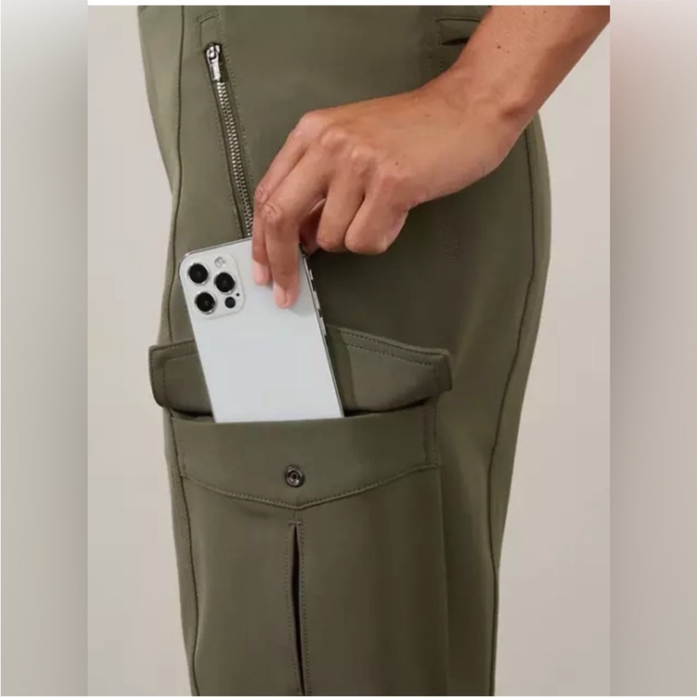 NWT Athleta Women’s Endless High Rise Cargo Pants Olive size 12 - Picture 4 of 13